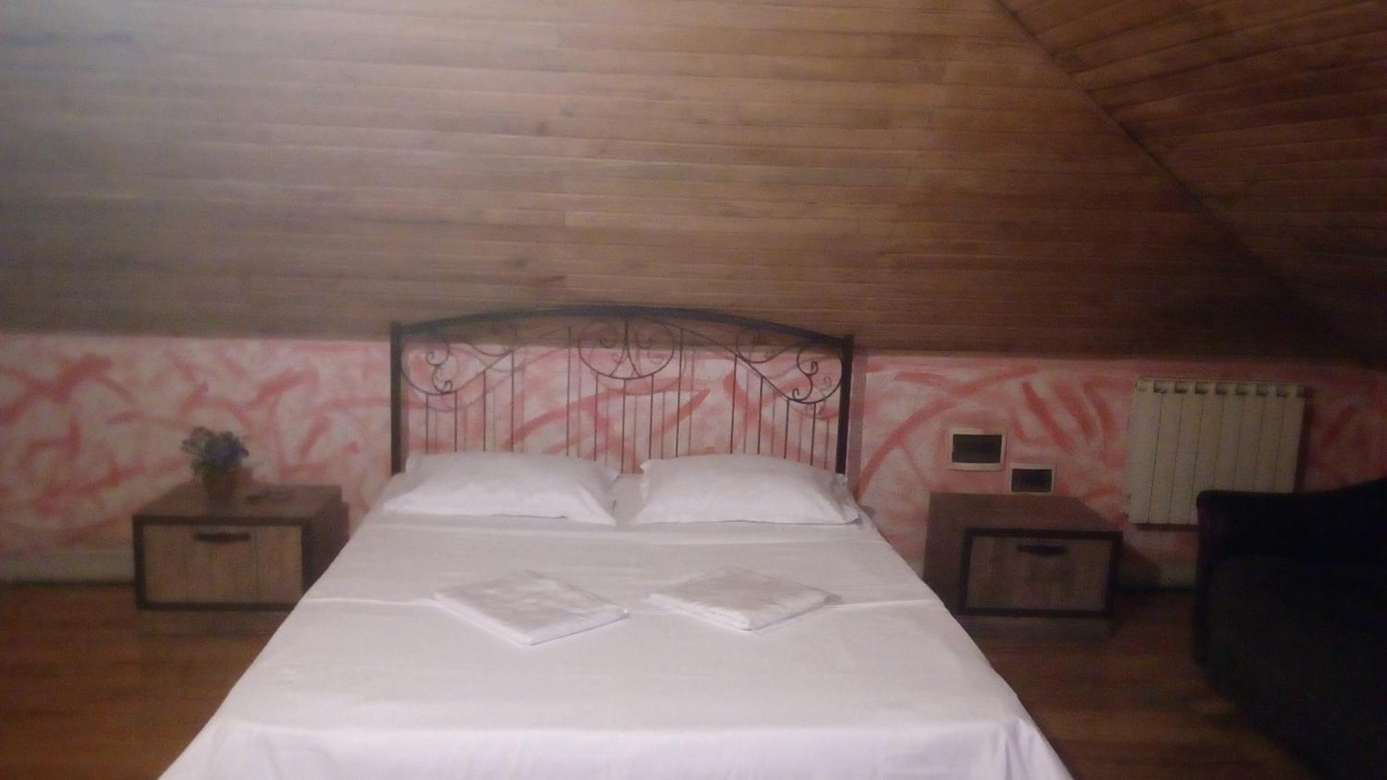 Hotel Isani Τυφλίδα Δωμάτιο φωτογραφία