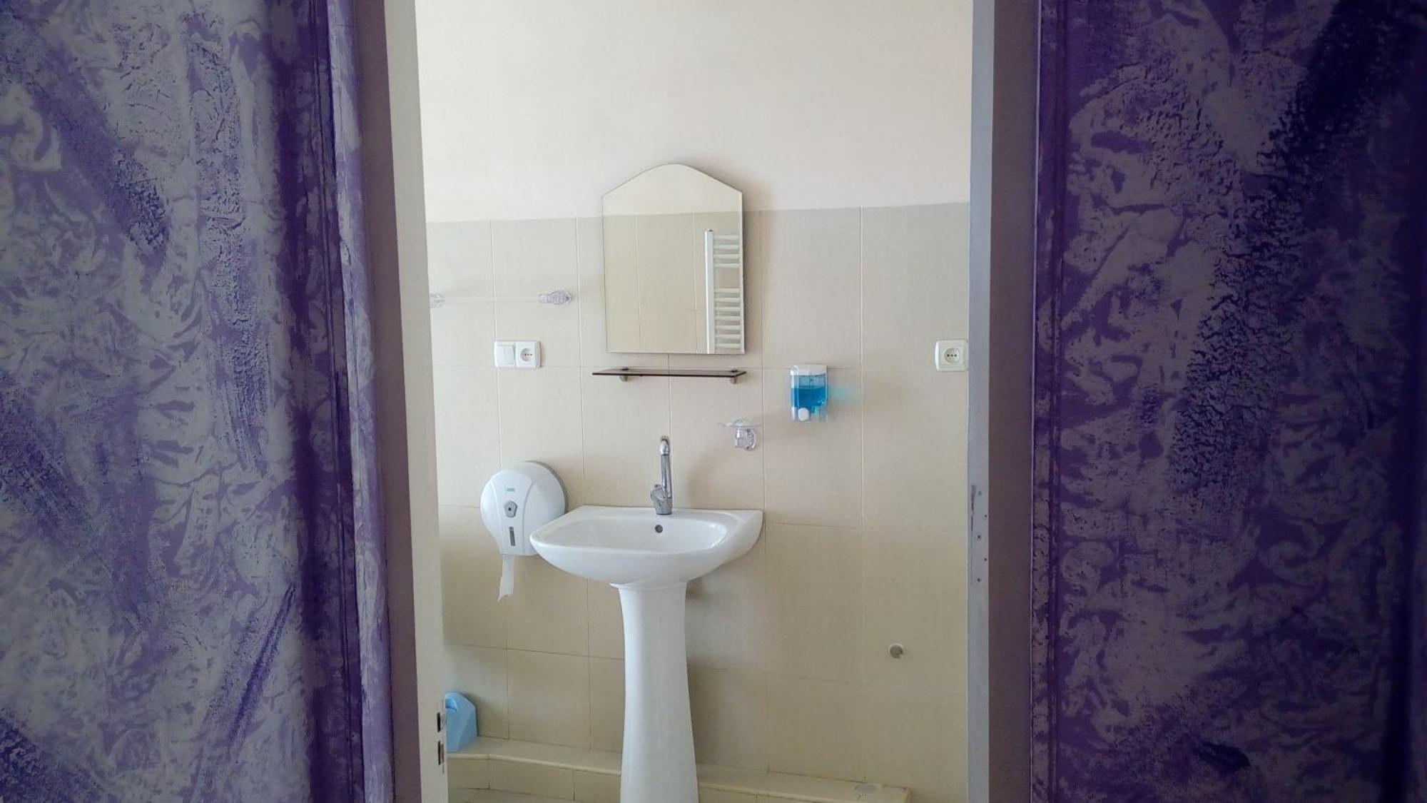 Hotel Isani Τυφλίδα Δωμάτιο φωτογραφία