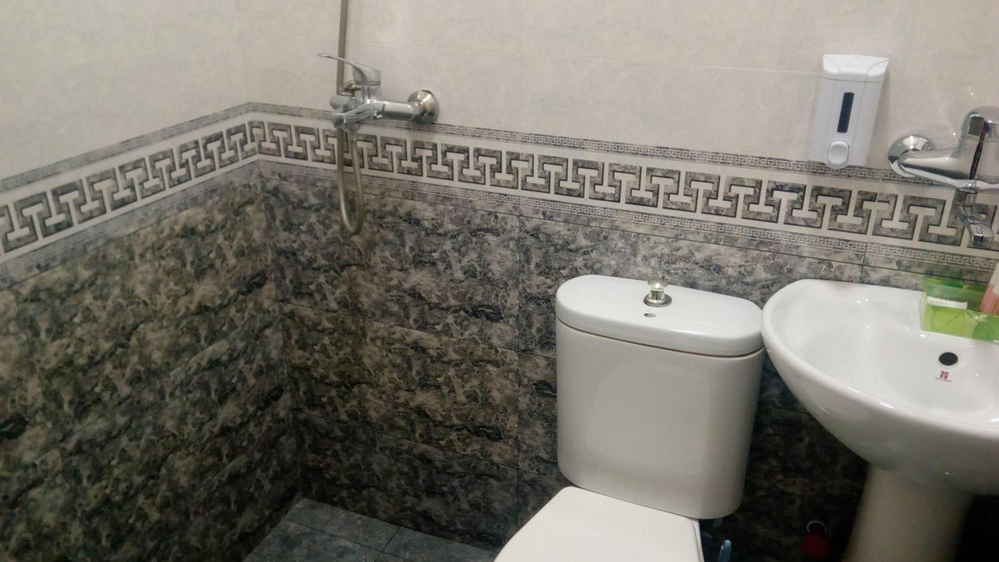 Hotel Isani Τυφλίδα Δωμάτιο φωτογραφία